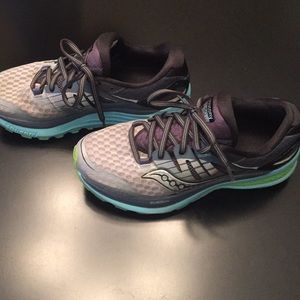 Women’s Saucony Tennis Shoes